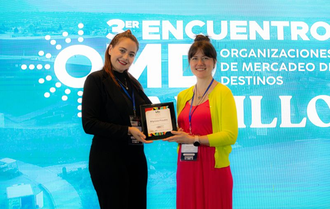 Frida Montes de Oca, Events Manager of the Convention and Visitors Bureau of Saltillo, delivers recognition