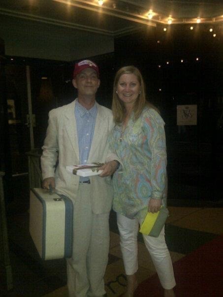 Julie posing with Forest Gump statue