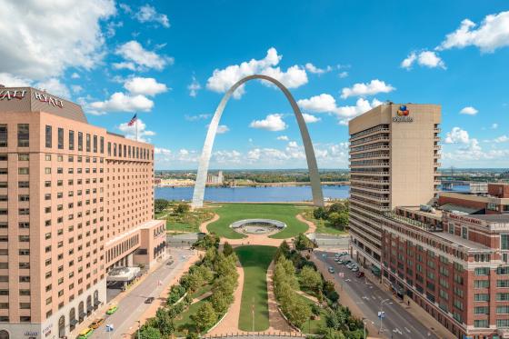 Gateway Arch - Luther Ely Smith Plaza - Oct18 - McElroy Commercial Photography - small.jpg