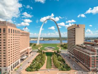 Gateway Arch - Luther Ely Smith Plaza - Oct18 - McElroy Commercial Photography - small.jpg