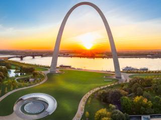 Gateway Arch 10-18 Sunrise2 - McElroy Commercial Photography.jpg