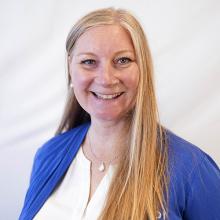 Julie Holmen headshot