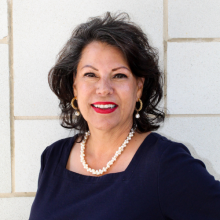 Renee Areng headshot