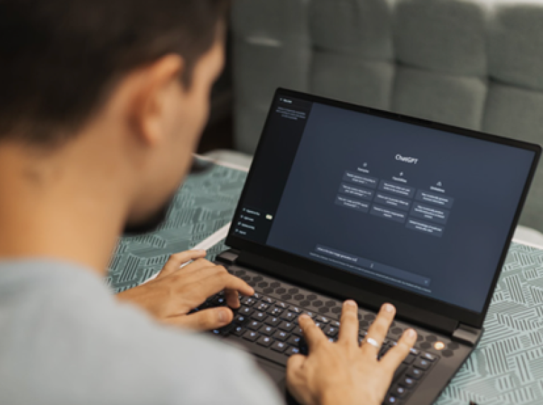 Navigating the AI Wave: Insights from CrowdRiff’s 2024 Destination Marketing Trends Report